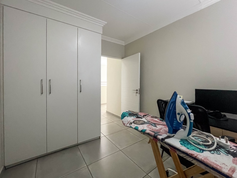 To Let 4 Bedroom Property for Rent in Little Falls Gauteng