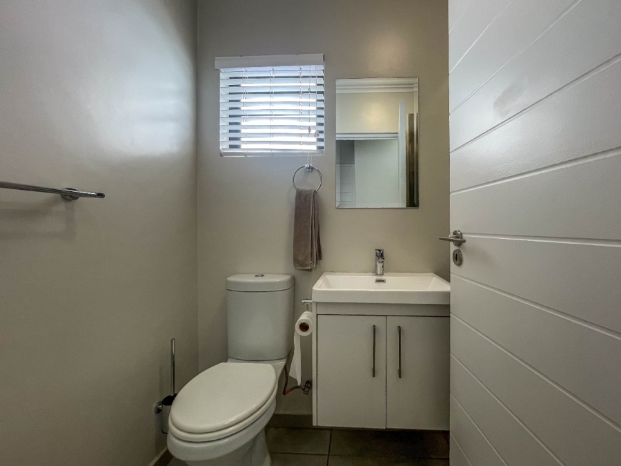 To Let 4 Bedroom Property for Rent in Little Falls Gauteng