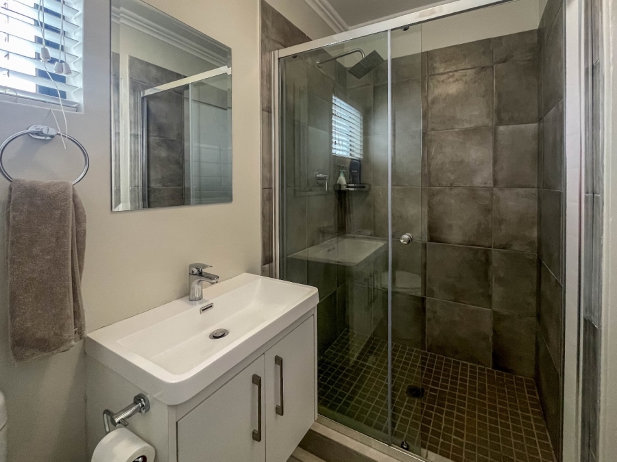 To Let 4 Bedroom Property for Rent in Little Falls Gauteng