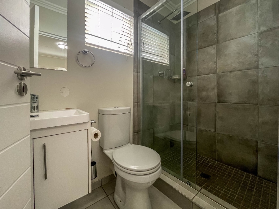 To Let 4 Bedroom Property for Rent in Little Falls Gauteng