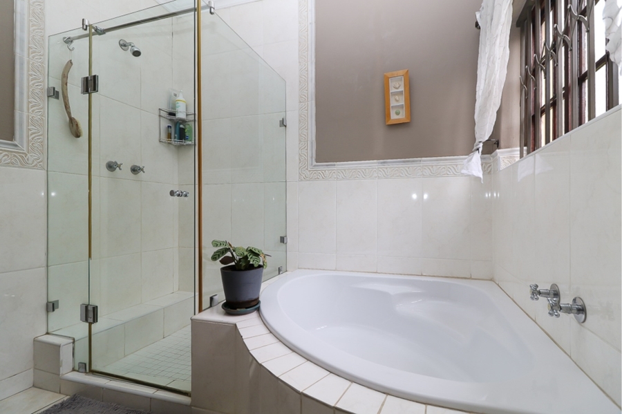3 Bedroom Property for Sale in Farrarmere Gauteng