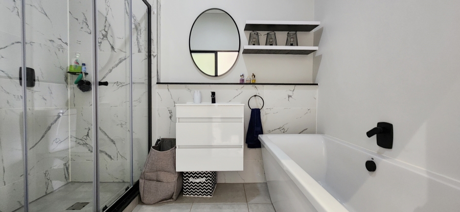 2 Bedroom Property for Sale in Waterfall Gauteng