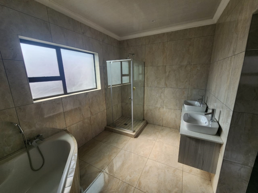 4 Bedroom Property for Sale in Zambezi Manor Lifestyle Estate Gauteng