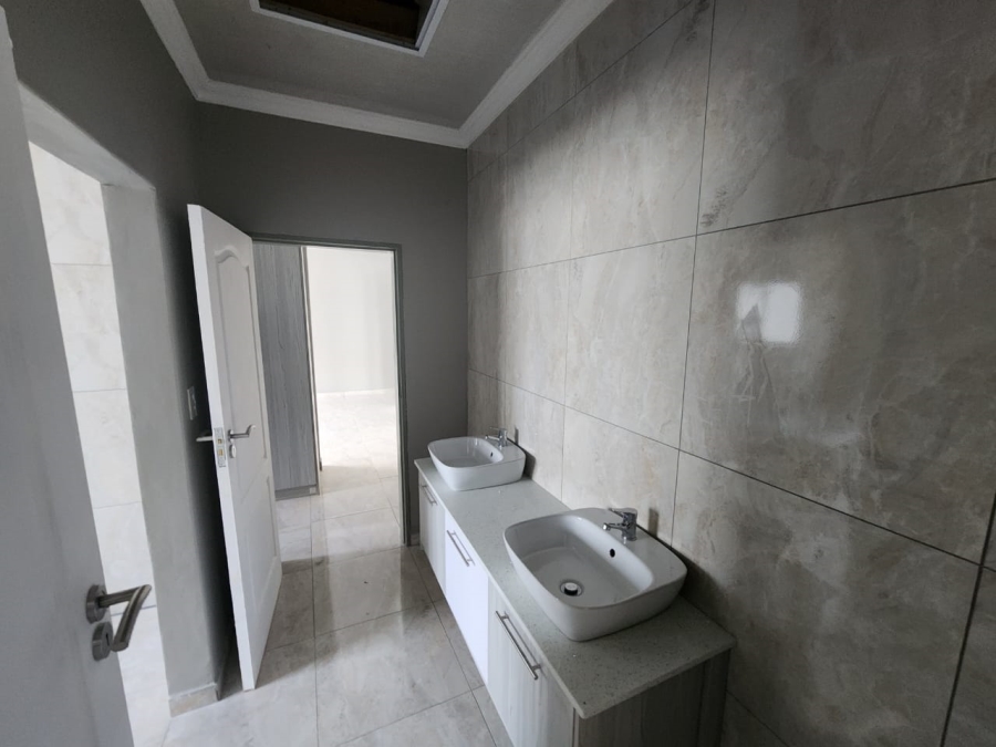 4 Bedroom Property for Sale in Zambezi Manor Lifestyle Estate Gauteng
