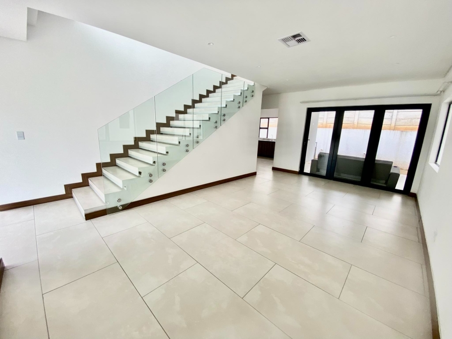 To Let 2 Bedroom Property for Rent in Sandown Gauteng