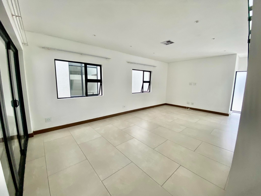 To Let 2 Bedroom Property for Rent in Sandown Gauteng