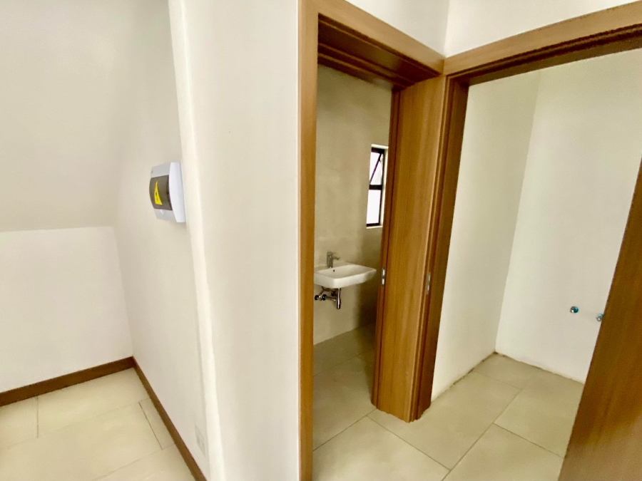 To Let 2 Bedroom Property for Rent in Sandown Gauteng