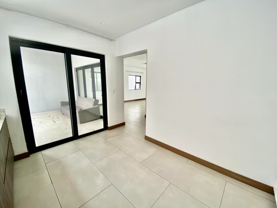To Let 2 Bedroom Property for Rent in Sandown Gauteng