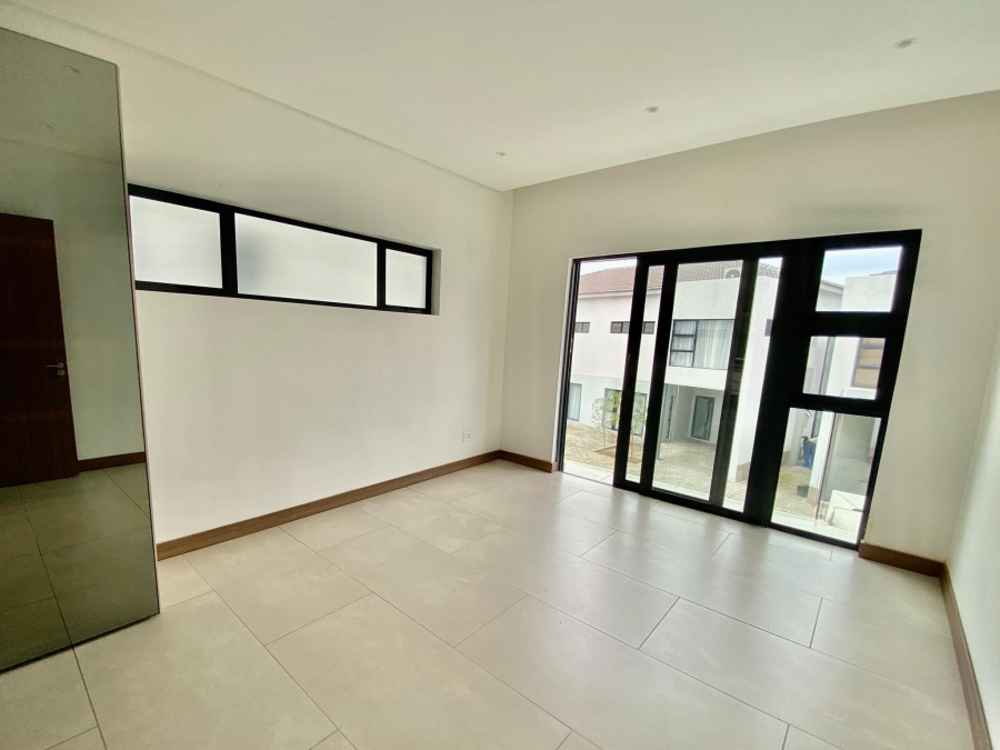 To Let 2 Bedroom Property for Rent in Sandown Gauteng