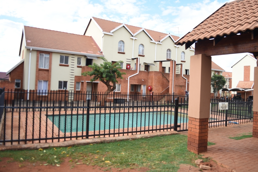 2 Bedroom Property for Sale in The Orchards Gauteng