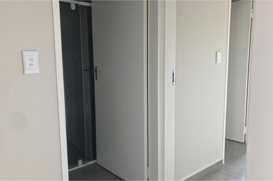 2 Bedroom Property for Sale in Vorna Valley Gauteng