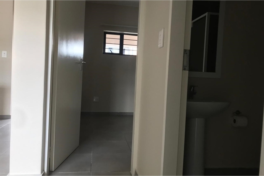 2 Bedroom Property for Sale in Vorna Valley Gauteng
