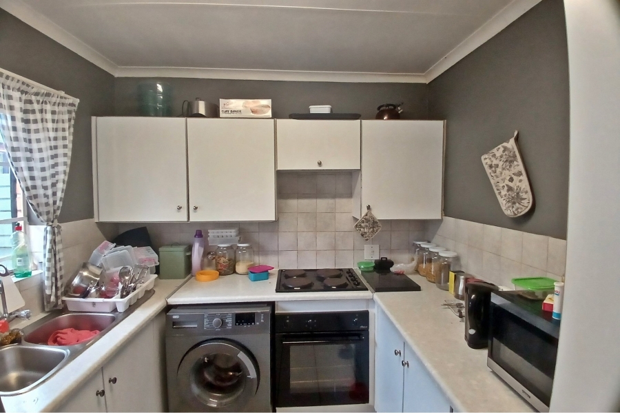 1 Bedroom Property for Sale in Rooihuiskraal North Gauteng
