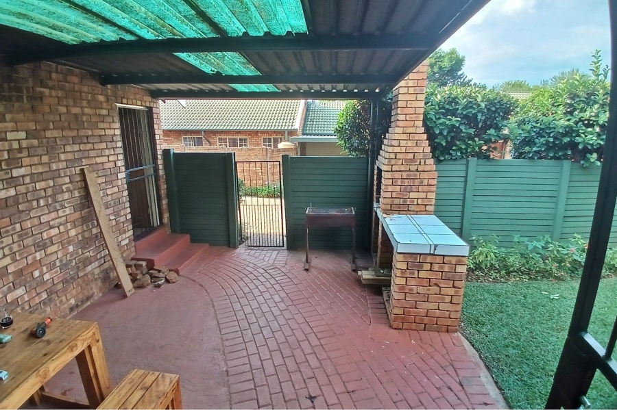 1 Bedroom Property for Sale in Rooihuiskraal North Gauteng