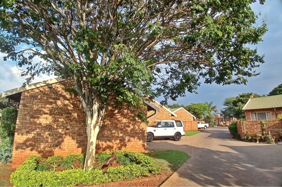 1 Bedroom Property for Sale in Rooihuiskraal North Gauteng