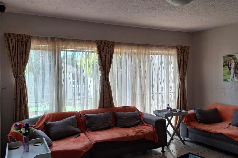 3 Bedroom Property for Sale in Farrarmere Gauteng