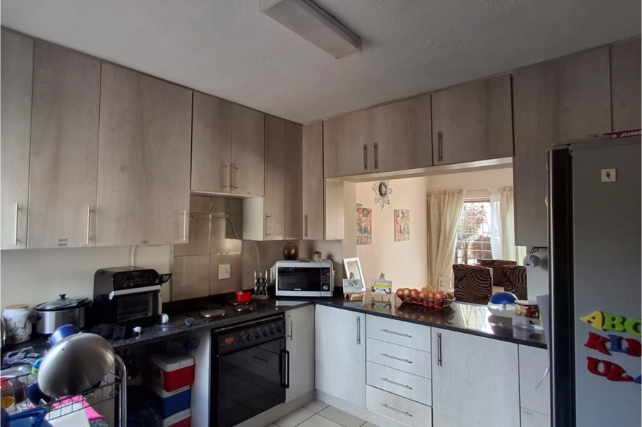 3 Bedroom Property for Sale in Farrarmere Gauteng