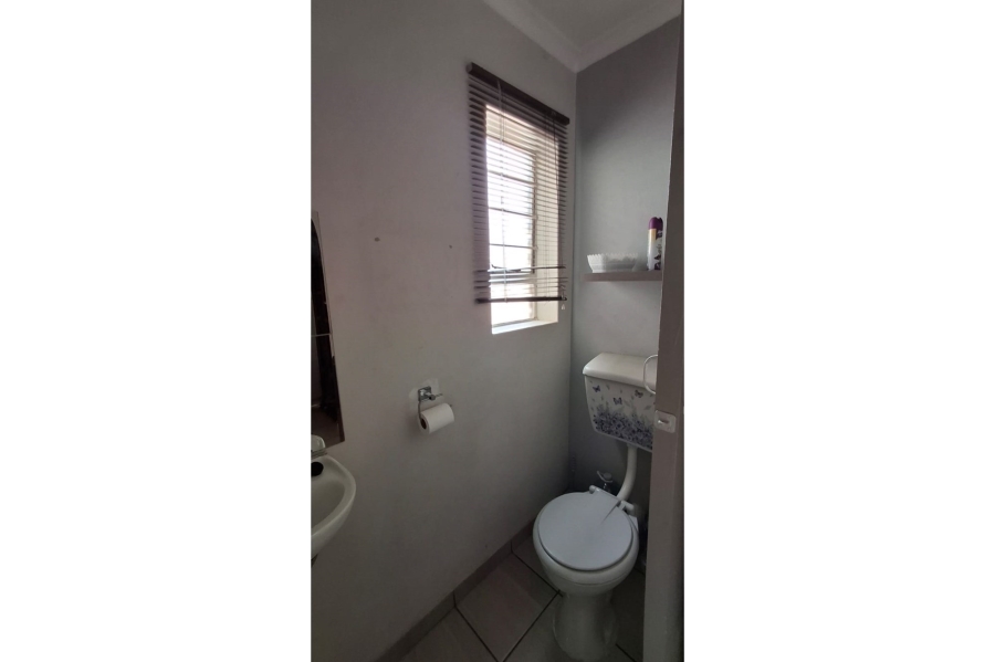 3 Bedroom Property for Sale in Farrarmere Gauteng