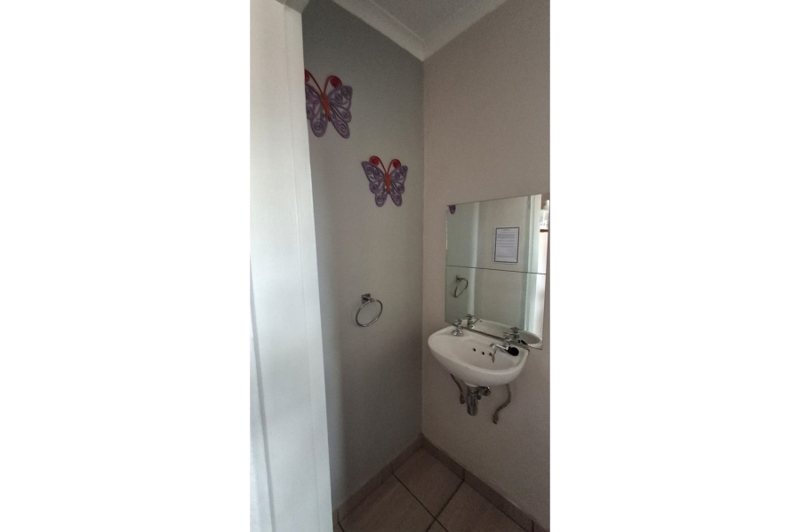 3 Bedroom Property for Sale in Farrarmere Gauteng