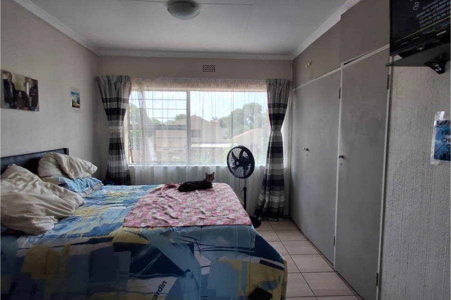3 Bedroom Property for Sale in Farrarmere Gauteng