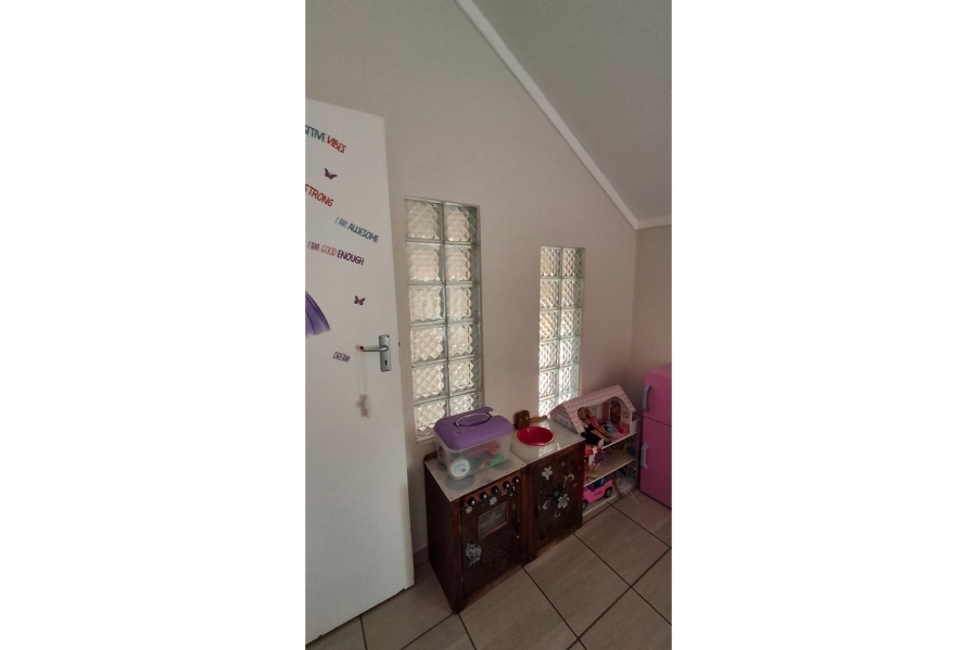 3 Bedroom Property for Sale in Farrarmere Gauteng