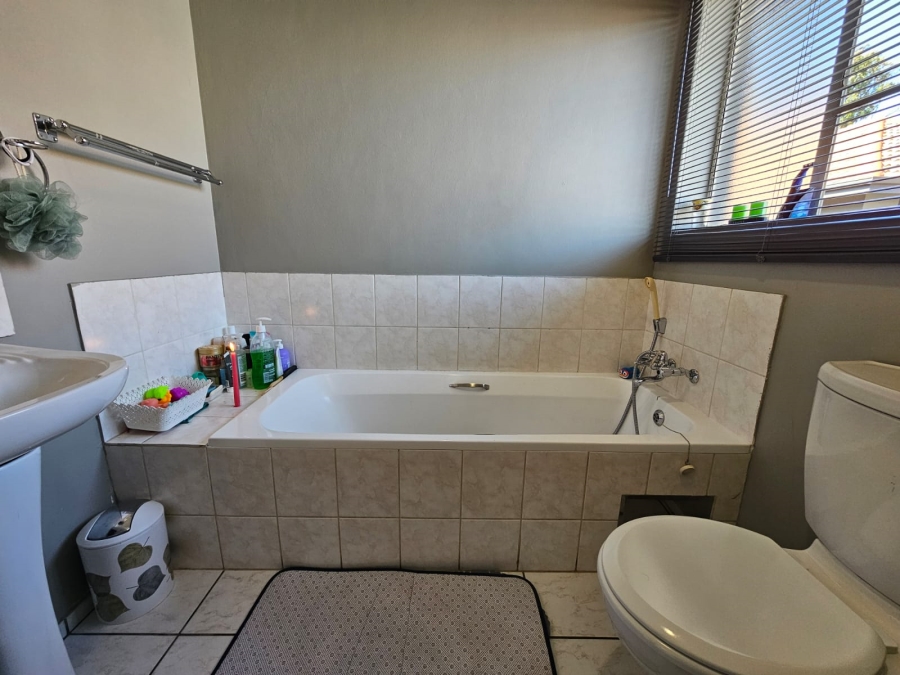 2 Bedroom Property for Sale in Fairlead Gauteng