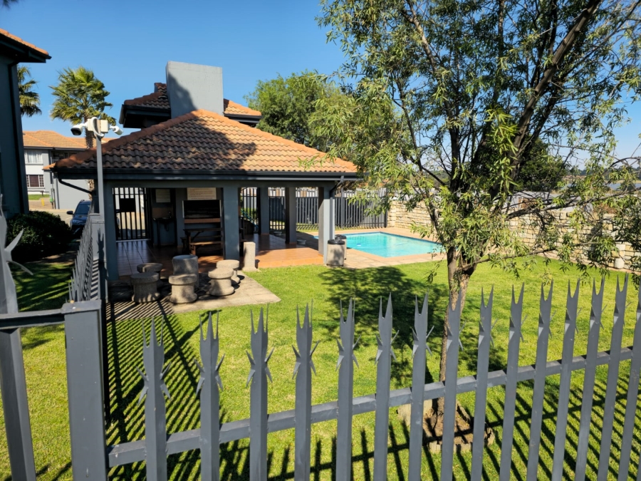2 Bedroom Property for Sale in Fairlead Gauteng