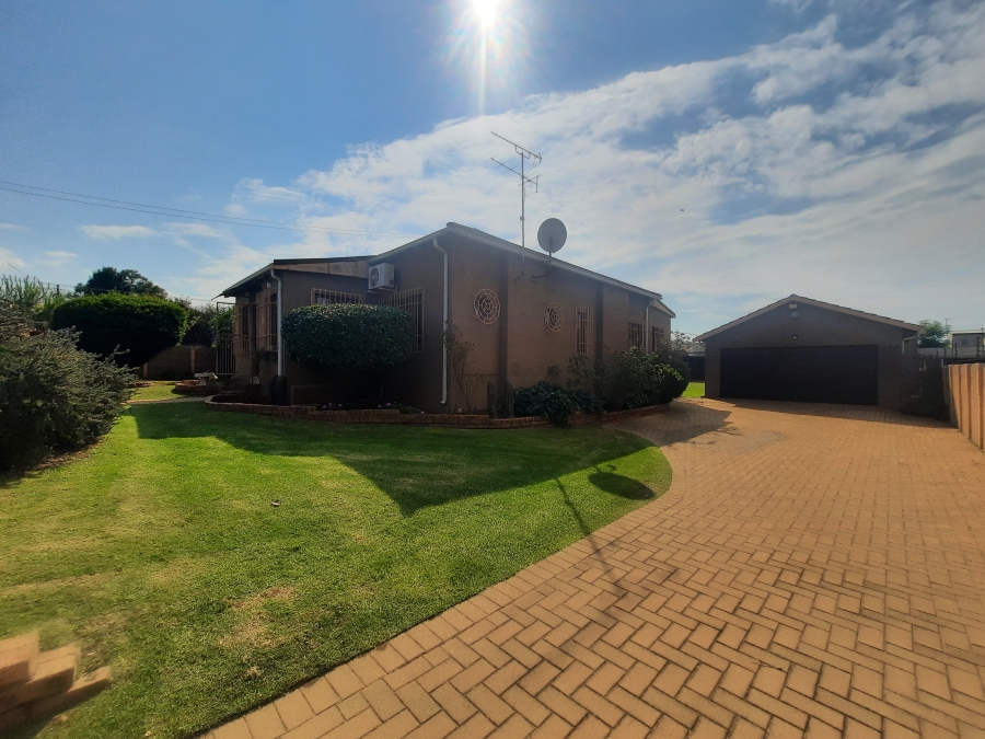 4 Bedroom Property for Sale in Primrose Gauteng