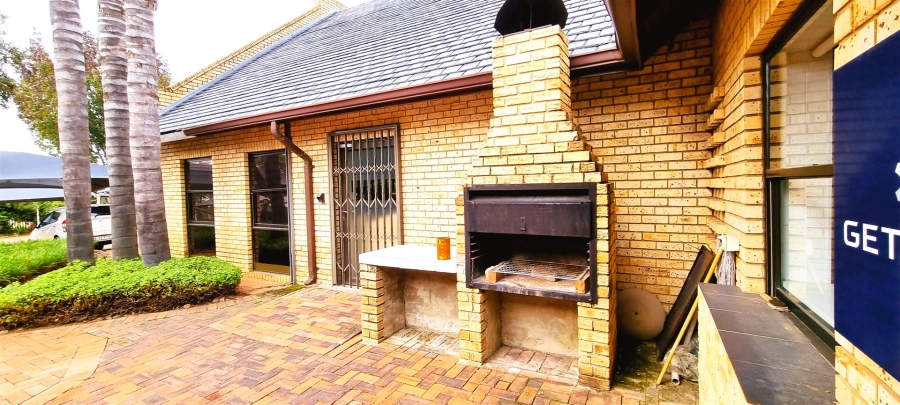 To Let commercial Property for Rent in Woodmead Gauteng
