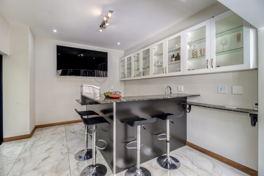 To Let 5 Bedroom Property for Rent in Illovo Gauteng