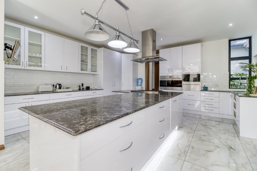 To Let 5 Bedroom Property for Rent in Illovo Gauteng
