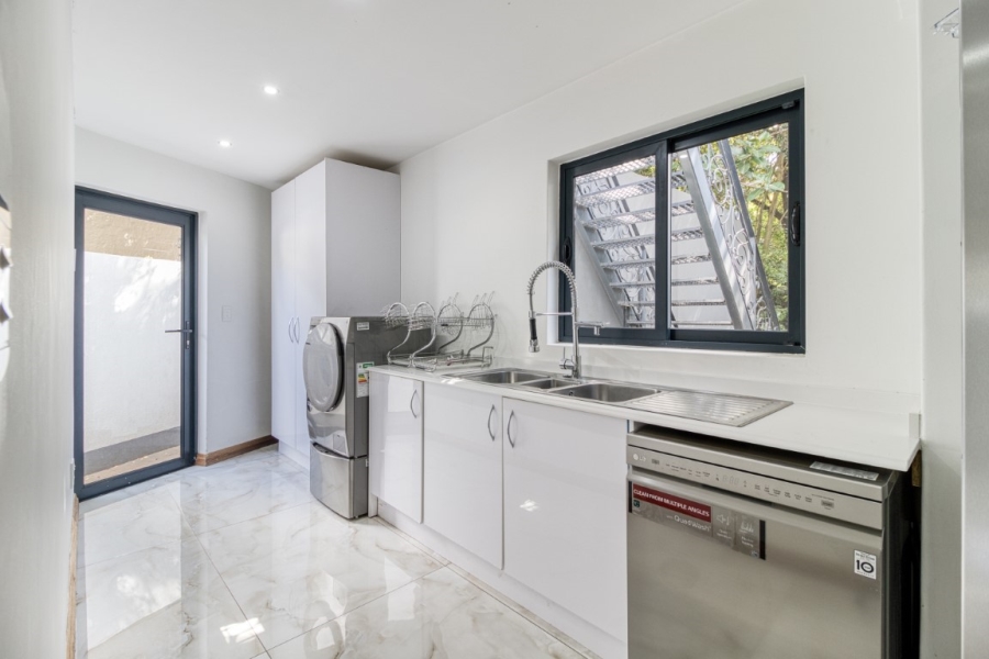 To Let 5 Bedroom Property for Rent in Illovo Gauteng