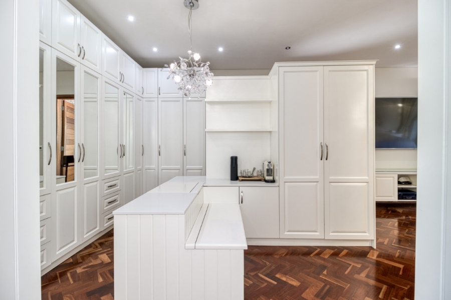 To Let 5 Bedroom Property for Rent in Illovo Gauteng