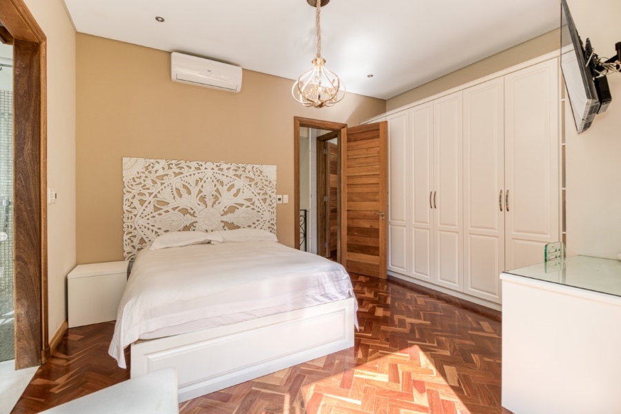 To Let 5 Bedroom Property for Rent in Illovo Gauteng