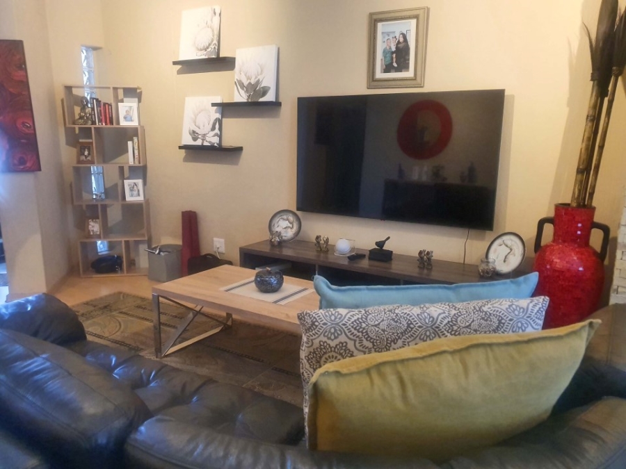 To Let 2 Bedroom Property for Rent in Hyde Park Gauteng