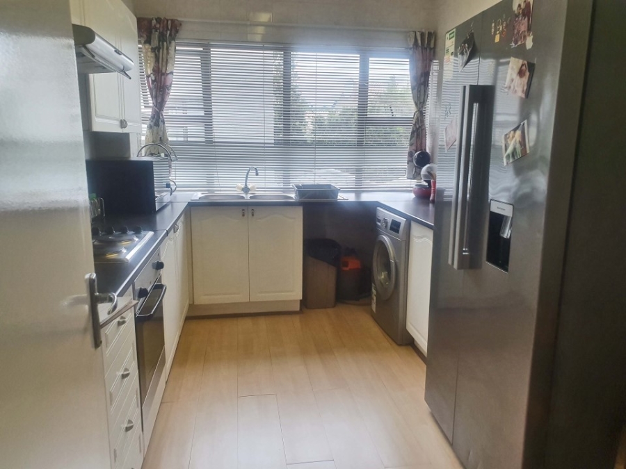 To Let 2 Bedroom Property for Rent in Hyde Park Gauteng