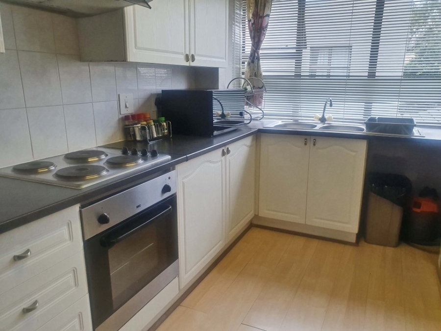 To Let 2 Bedroom Property for Rent in Hyde Park Gauteng
