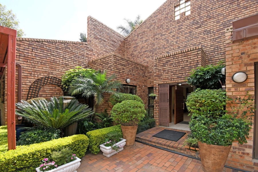 4 Bedroom Property for Sale in Atholl Gauteng
