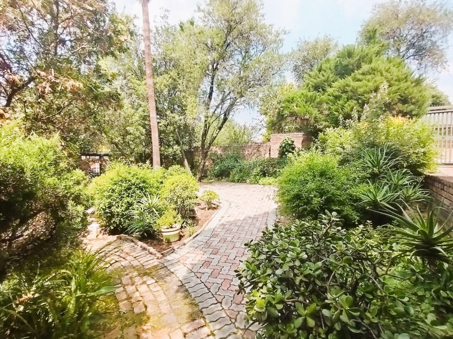 To Let 1 Bedroom Property for Rent in Paulshof Gauteng