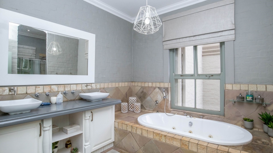 7 Bedroom Property for Sale in Cornwall Hill Gauteng