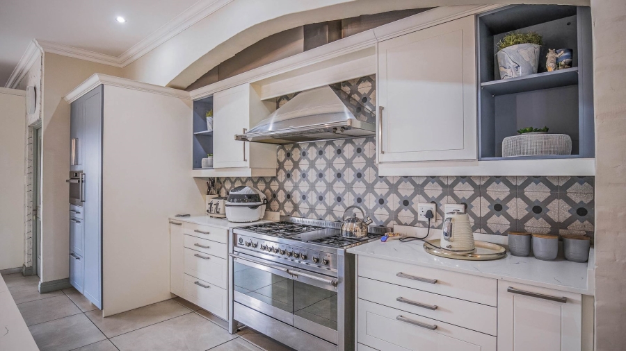 7 Bedroom Property for Sale in Cornwall Hill Gauteng