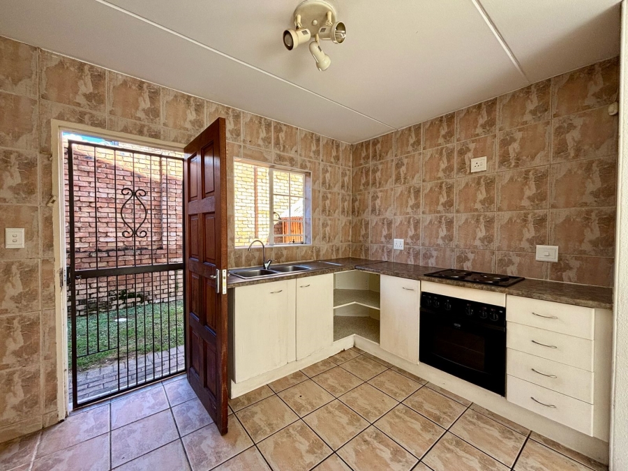 To Let 2 Bedroom Property for Rent in North Riding Gauteng