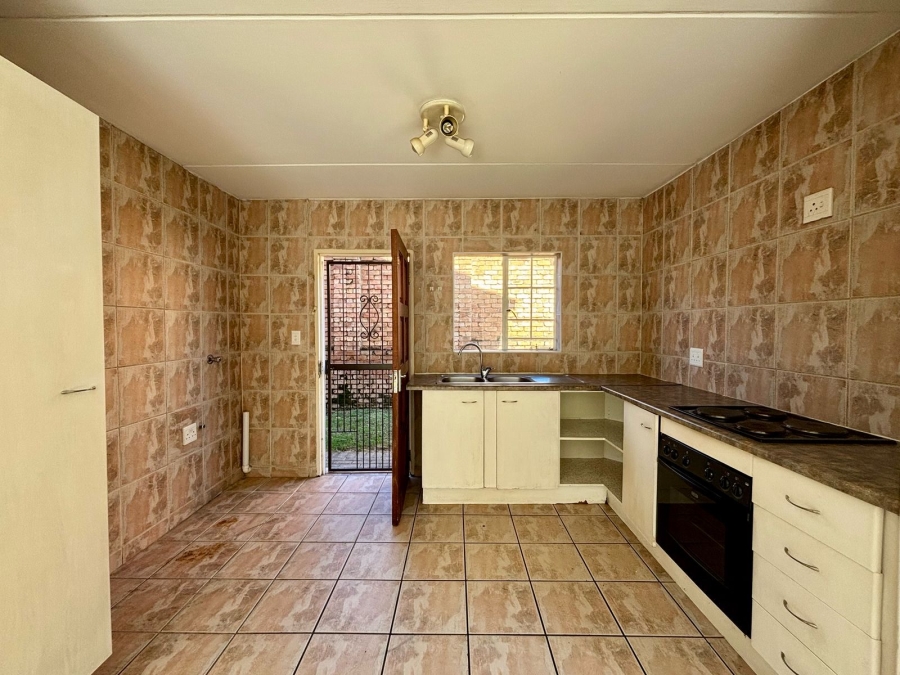 To Let 2 Bedroom Property for Rent in North Riding Gauteng