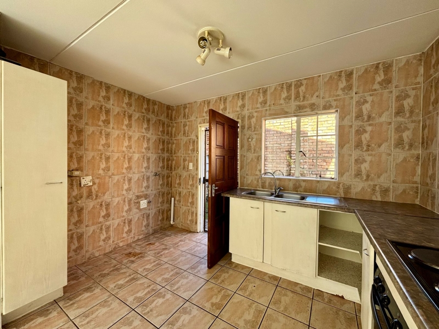 To Let 2 Bedroom Property for Rent in North Riding Gauteng