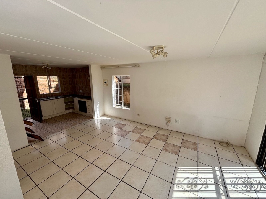 To Let 2 Bedroom Property for Rent in North Riding Gauteng