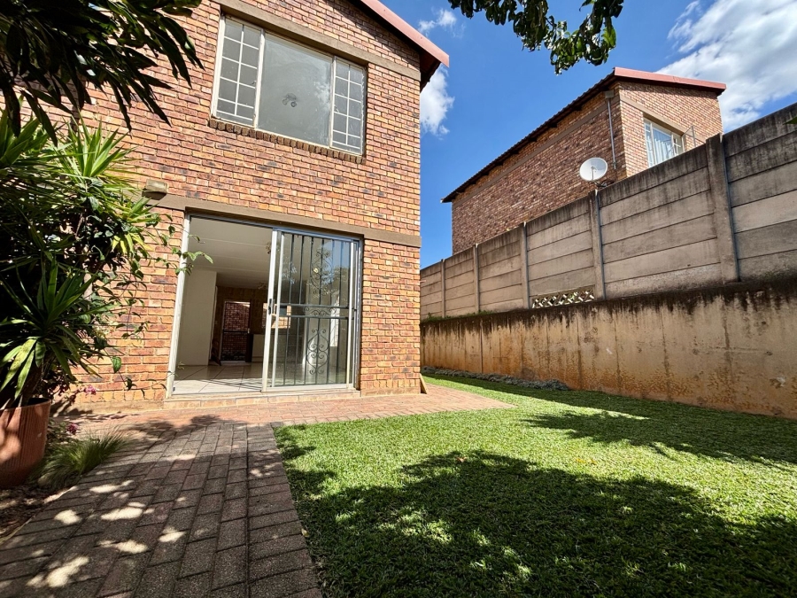 To Let 2 Bedroom Property for Rent in North Riding Gauteng
