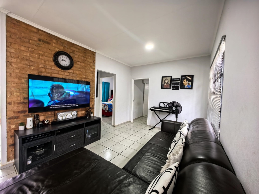 To Let 2 Bedroom Property for Rent in Clarina Gauteng