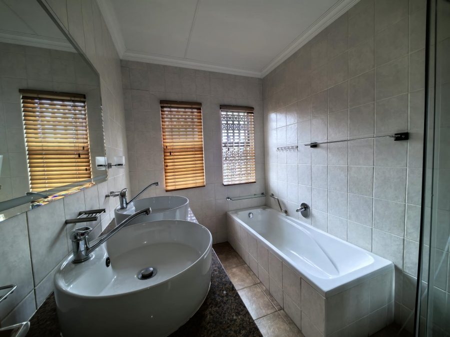 To Let 4 Bedroom Property for Rent in Montana Gauteng