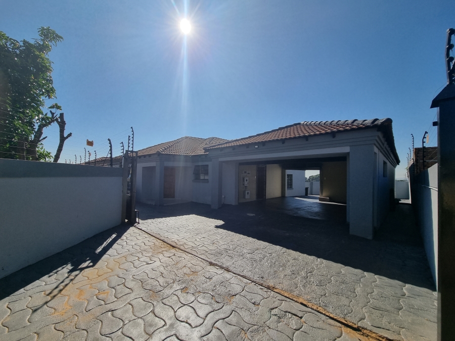 4 Bedroom Property for Sale in Chantelle Gauteng