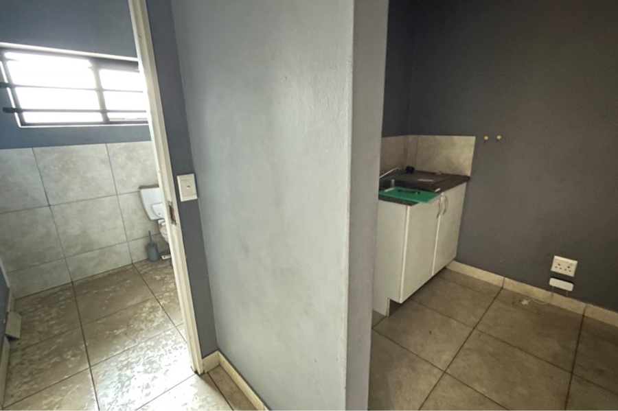 To Let commercial Property for Rent in Anderbolt Gauteng
